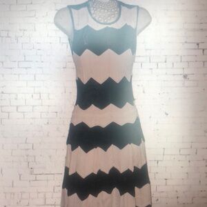 Chic Chevron Midi Dress in Black and Cream
